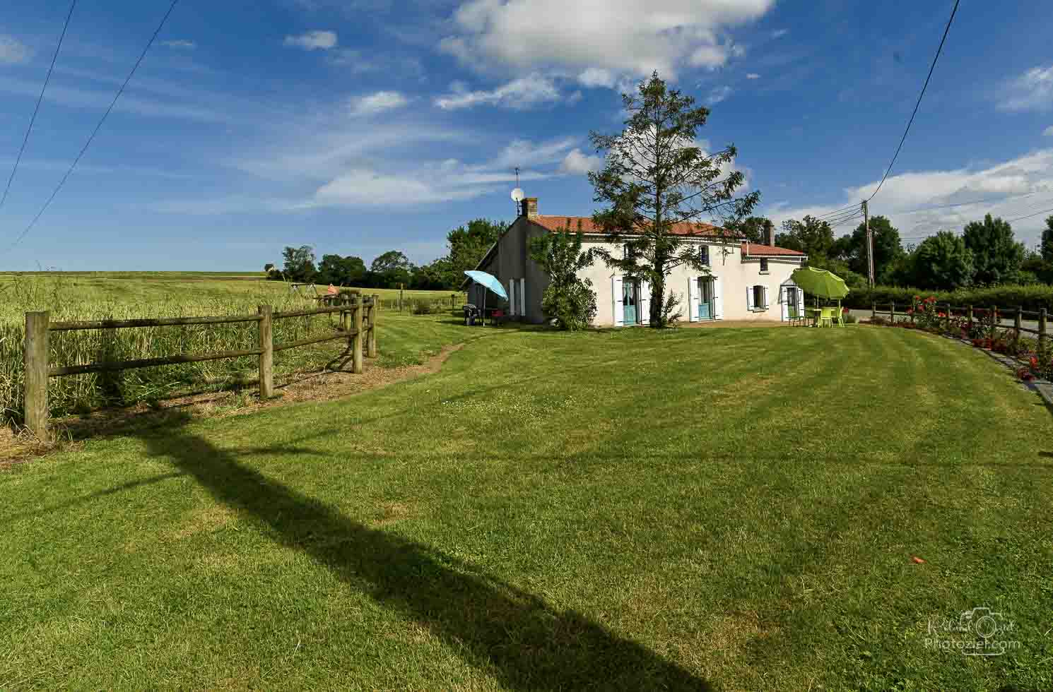 Gite 2 à 3 personnes dans la campagne avec jardin fleuri