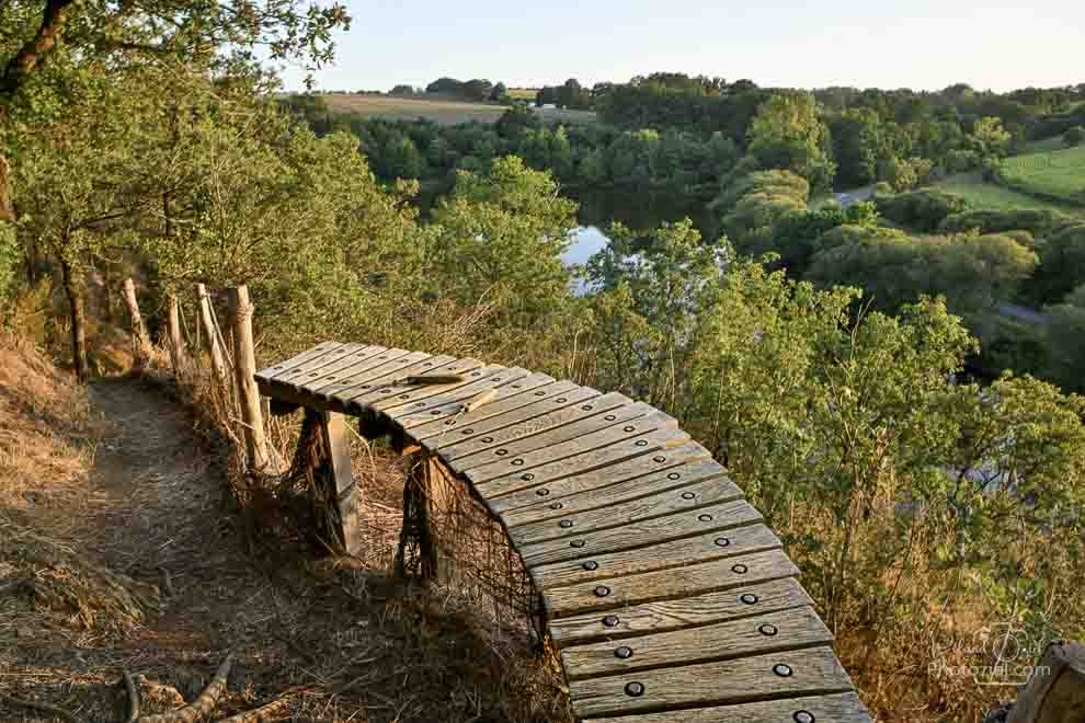 Sentier d&apos;Amanéa instrument de musique en bois dans la vallé